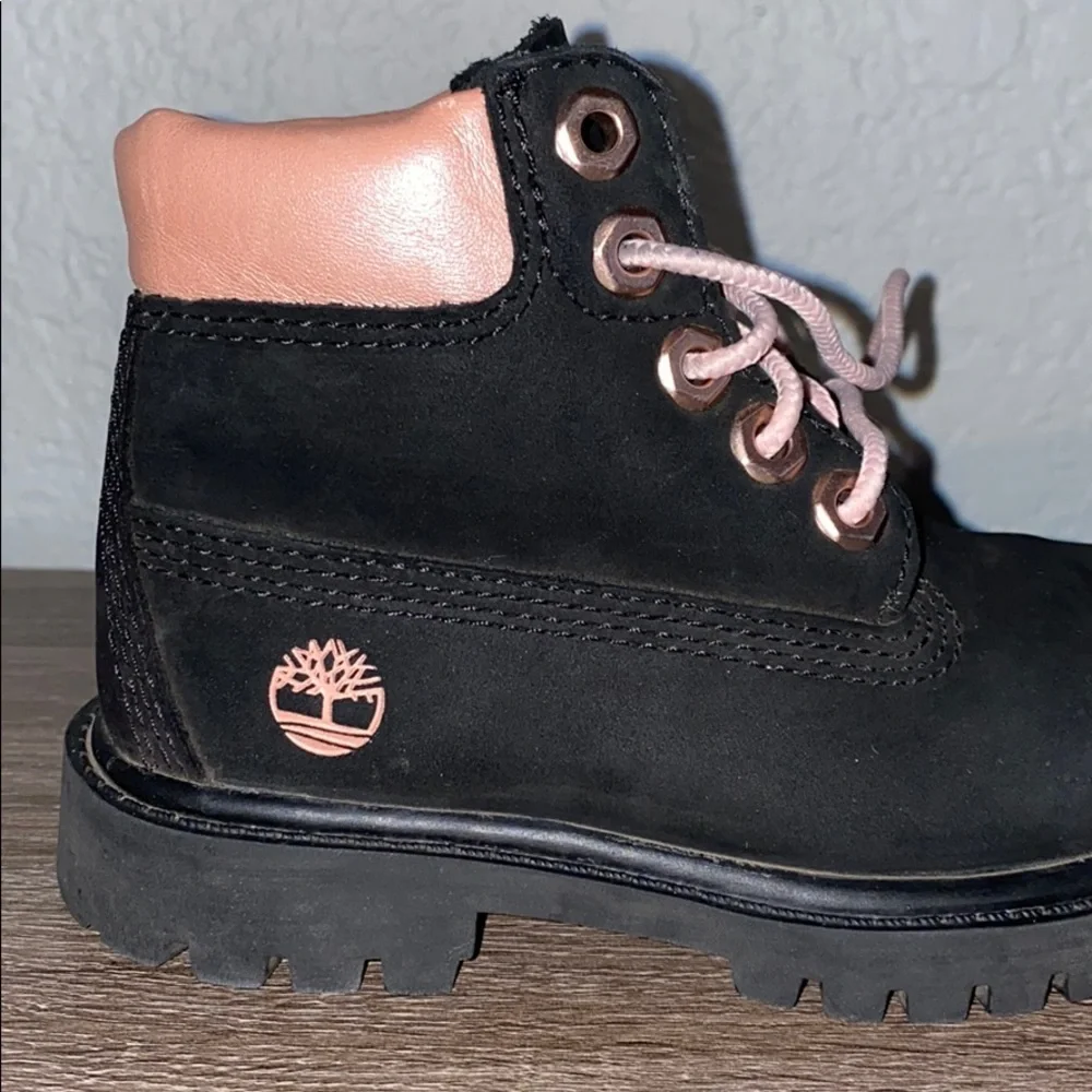 Timberland boots black with pink sz 7